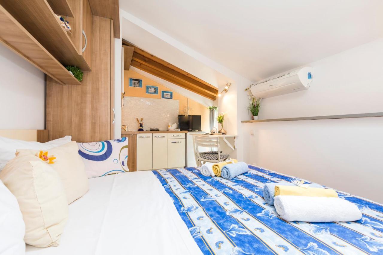 Apartmani I Soba Roberto I Mirjana Valun Exterior foto
