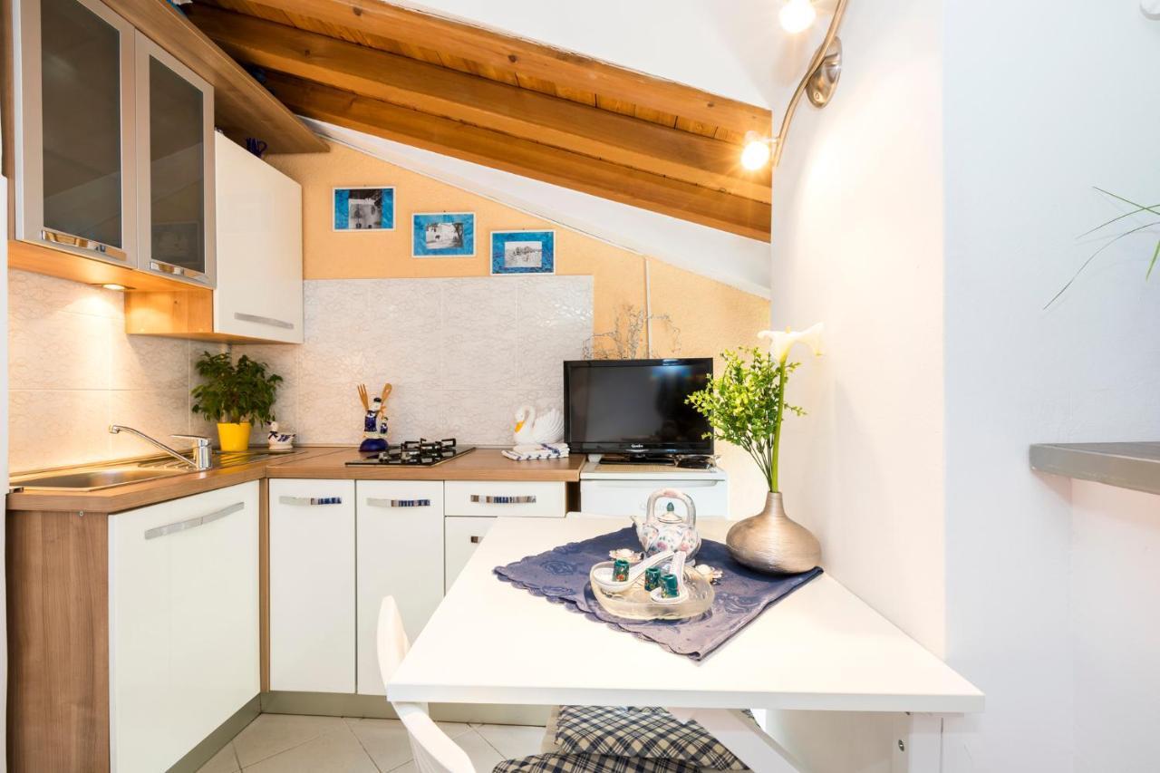 Apartmani I Soba Roberto I Mirjana Valun Exterior foto