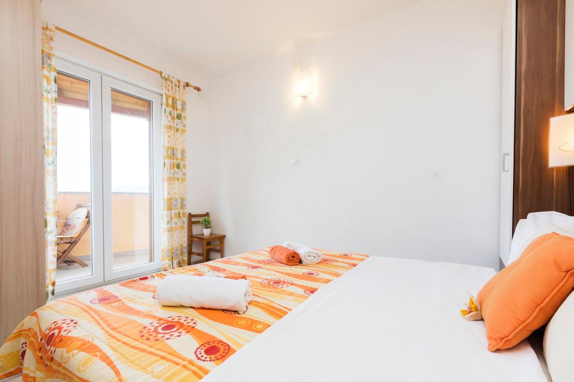 Apartmani I Soba Roberto I Mirjana Valun Exterior foto