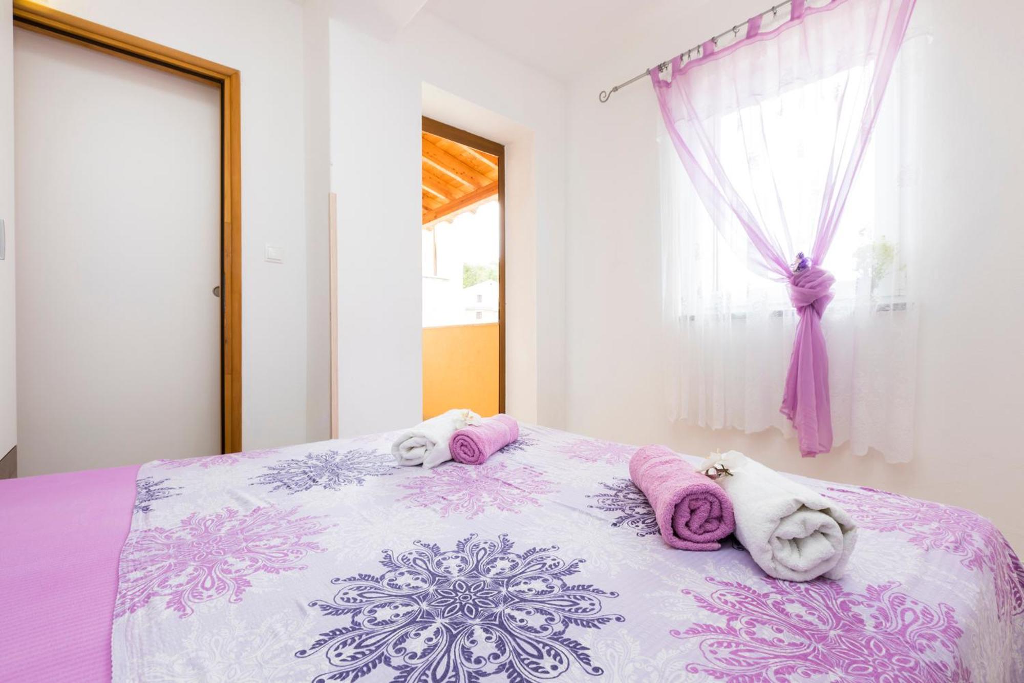 Apartmani I Soba Roberto I Mirjana Valun Exterior foto