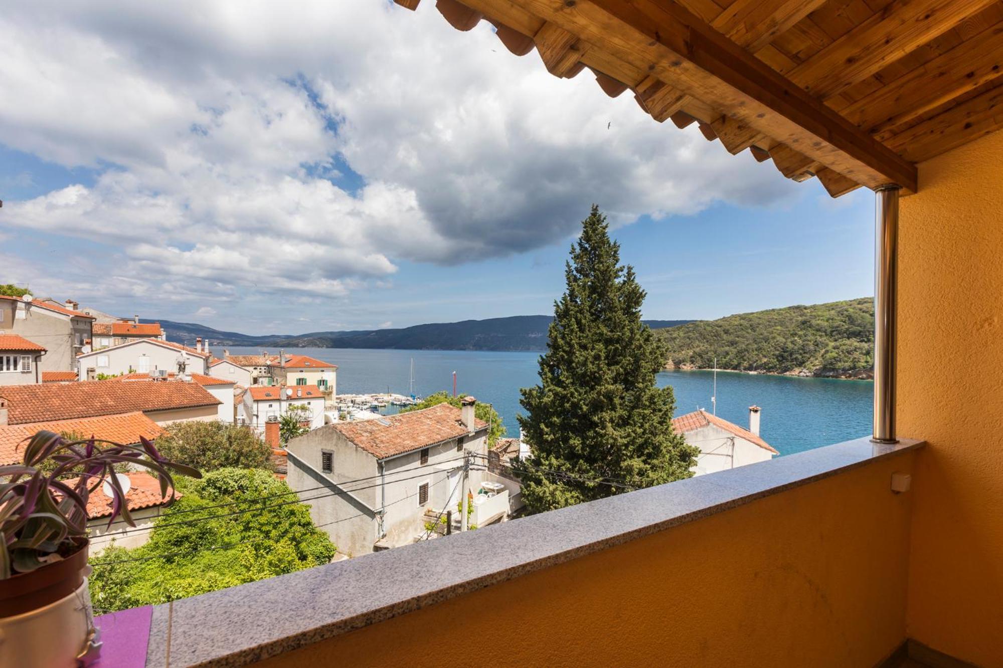 Apartmani I Soba Roberto I Mirjana Valun Exterior foto