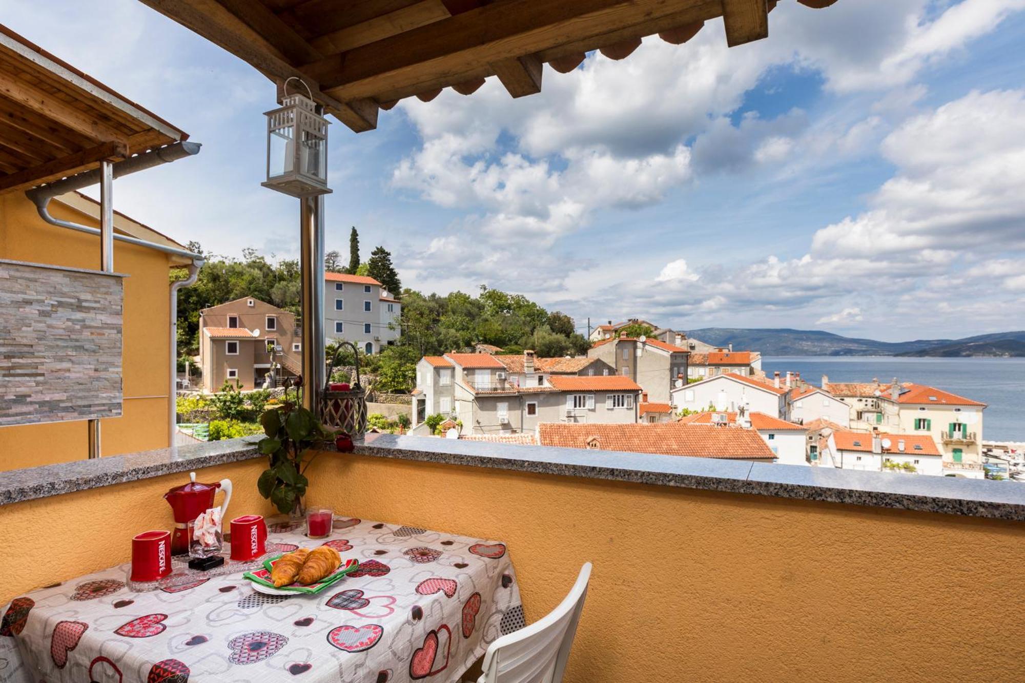Apartmani I Soba Roberto I Mirjana Valun Exterior foto